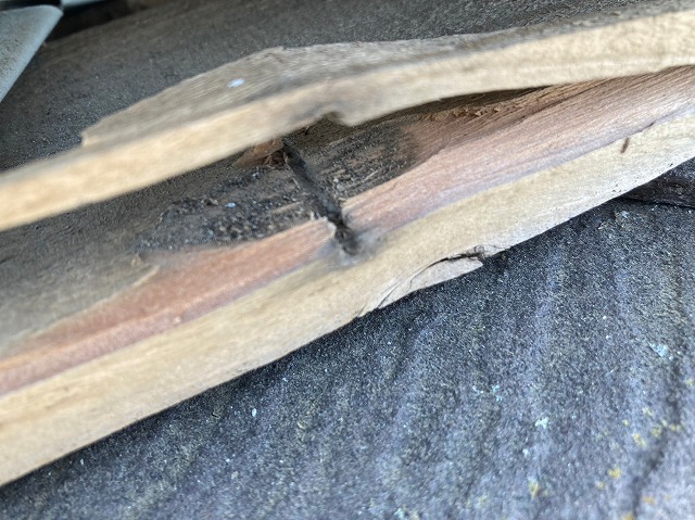 ヌキ板が破損されて